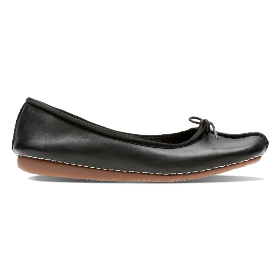 detail OBUV CLARKS FRECKLE ICE BLACK LEATHER