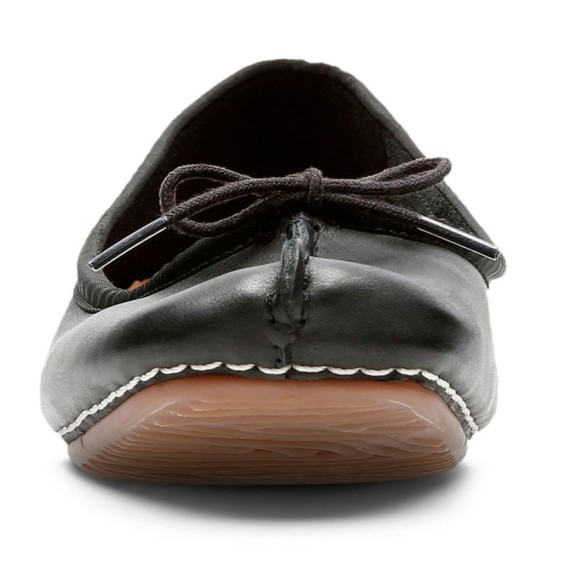 detail OBUV CLARKS FRECKLE ICE BLACK LEATHER