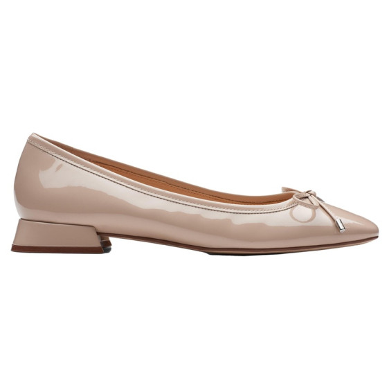 detail OBUV CLARKS UBREE 15 STEP SAND PATENT