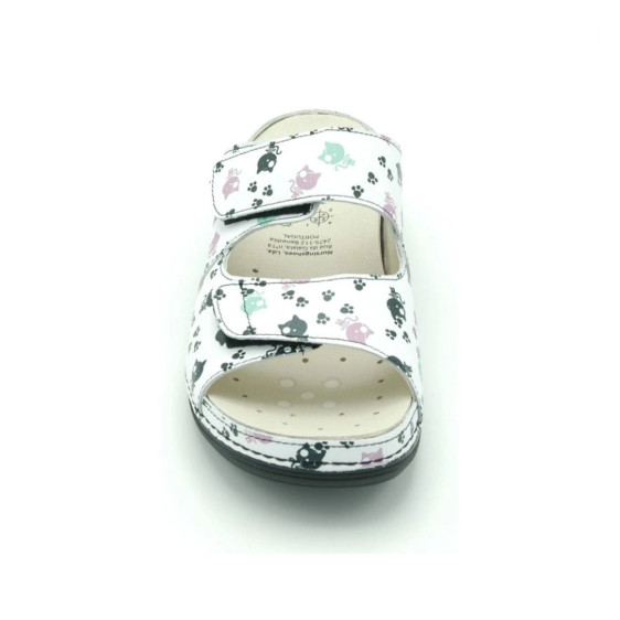 detail Viena kočky Nursing Care