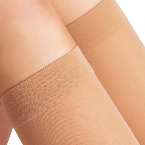 detail FALKE KOMPRESNÍ PODKOLENKY 41763 4069 POWDER 37-38