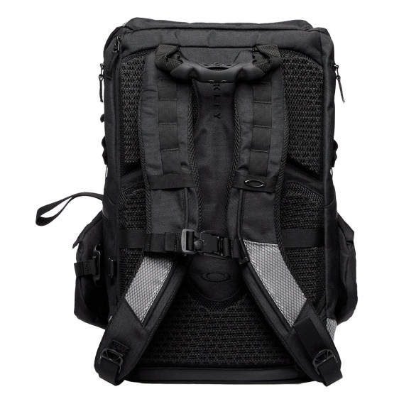 detail Latitude Flex Pack Blackout Batoh Oakley