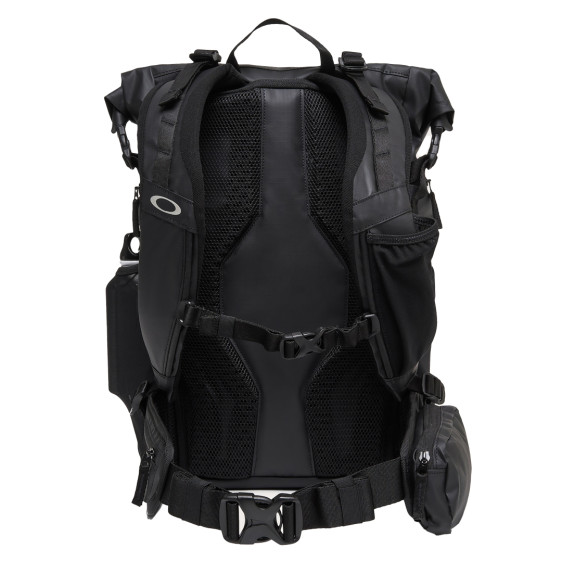 detail Road trip terrain 25 L černý Batoh Oakley