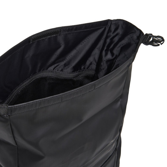 detail Road trip terrain 25 L černý Batoh Oakley