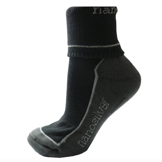 detail PONOŽKY SPORTOVNÍ OHRNOVACÍ SE STŘÍBREM L 43/46 ČERNÉ